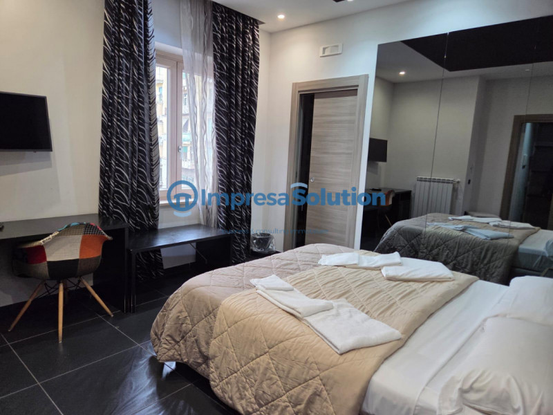 Immagine 22 di Bed & Breakfast in vendita  in Piazza Mercato a Napoli