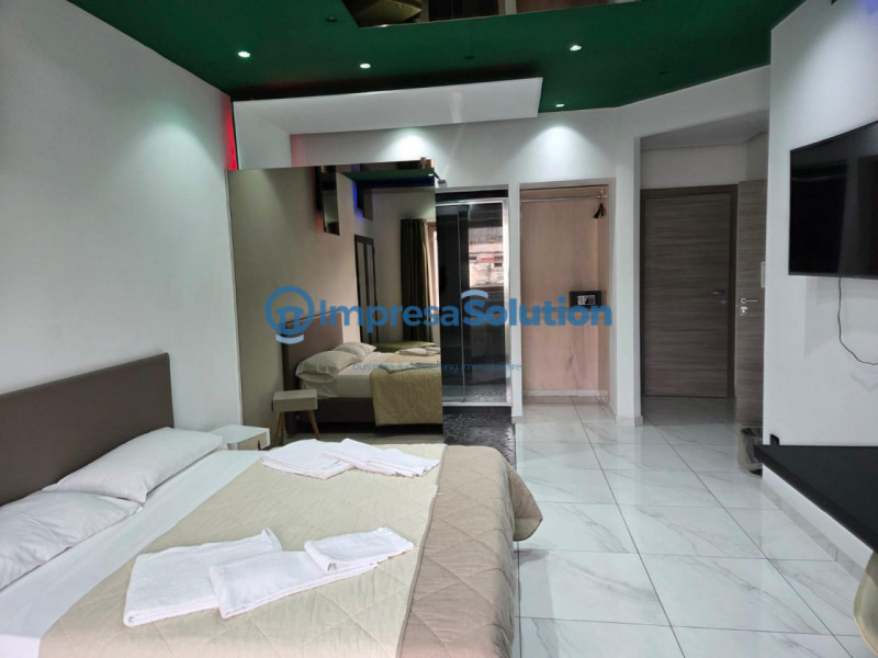 Immagine 24 di Bed & Breakfast in vendita  in Piazza Mercato a Napoli