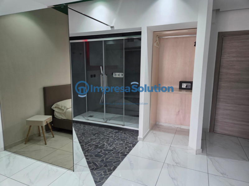 Immagine 26 di Bed & Breakfast in vendita  in Piazza Mercato a Napoli