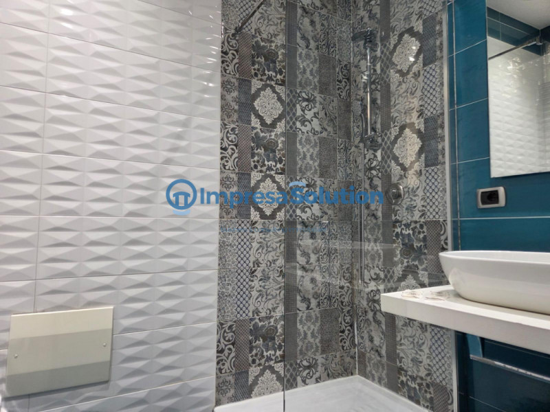 Immagine 30 di Bed & Breakfast in vendita  in Piazza Mercato a Napoli