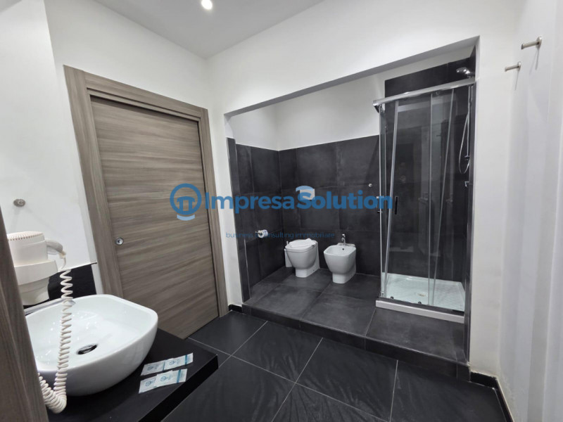 Immagine 31 di Bed & Breakfast in vendita  in Piazza Mercato a Napoli