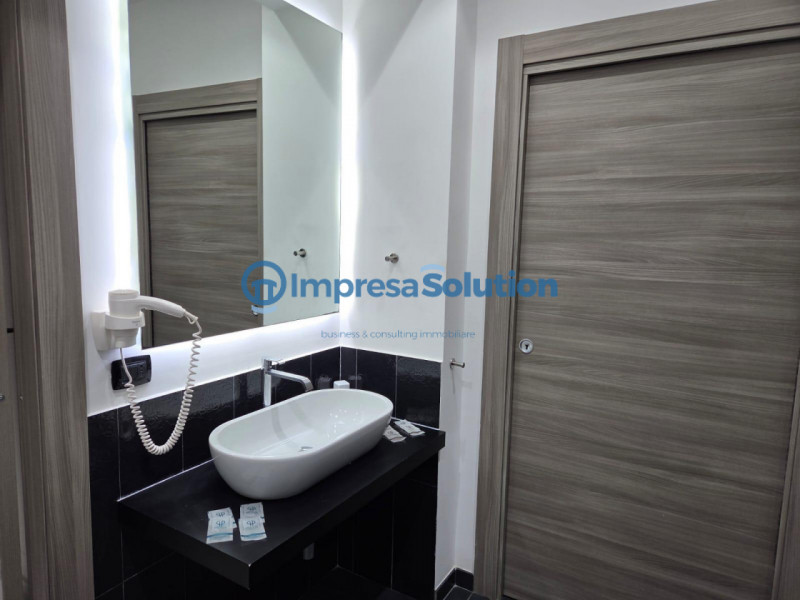 Immagine 32 di Bed & Breakfast in vendita  in Piazza Mercato a Napoli