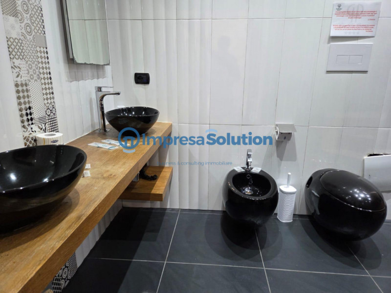 Immagine 35 di Bed & Breakfast in vendita  in Piazza Mercato a Napoli