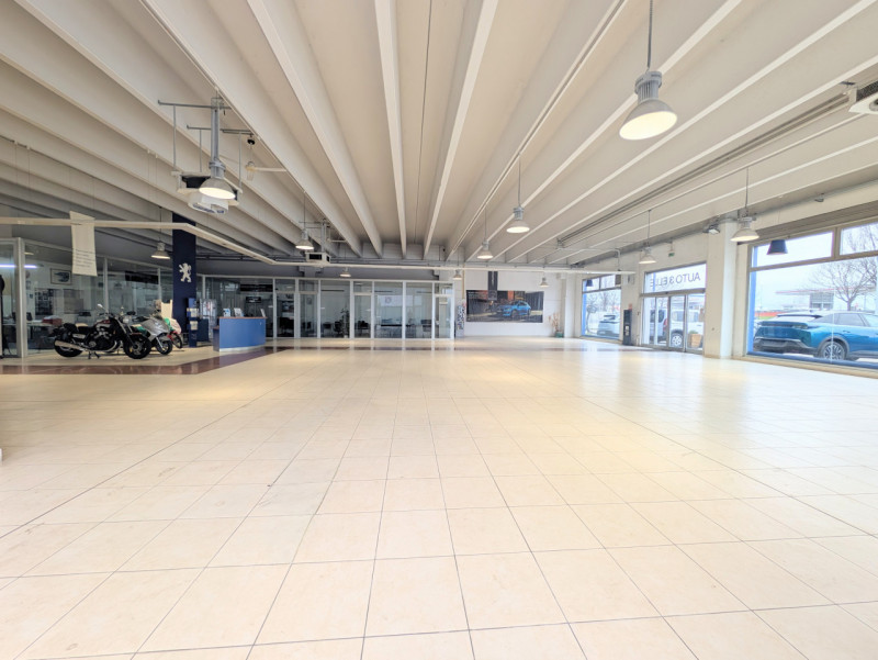 Immagine 2 di Negozio in affitto  in Thiene Via Marco Corner, 5 a Thiene