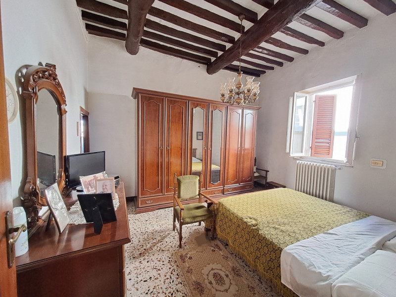 Immagine 8 di Villetta a schiera in vendita  in Via Roma a Cortona