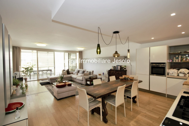 Immagine 1 di Attico in vendita  in via firenze a Jesolo