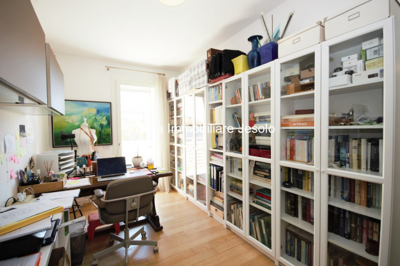 Immagine 10 di Attico in vendita  in via firenze a Jesolo