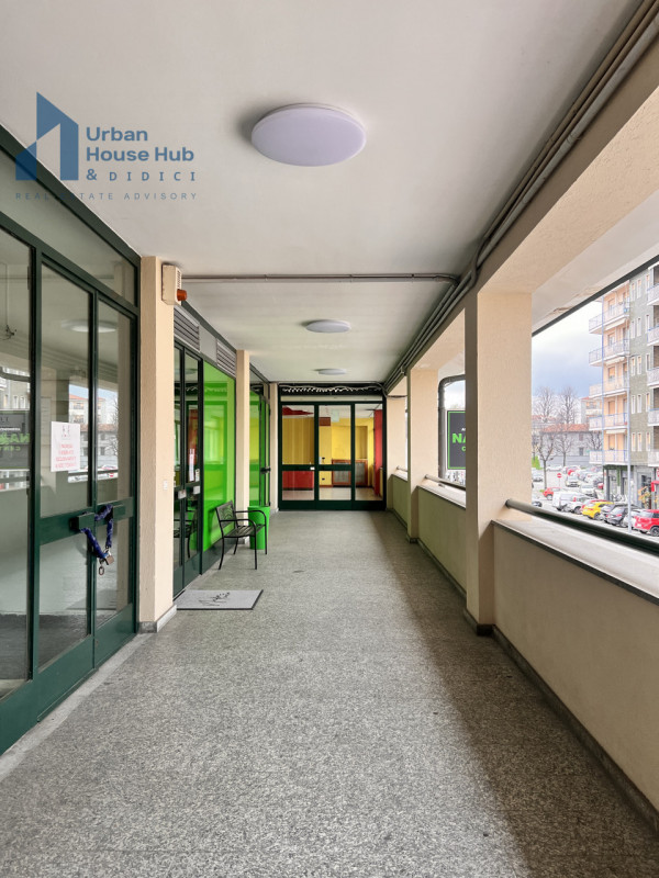 Immagine 2 di Negozio in affitto  in Viale Colli 23 a Rivoli