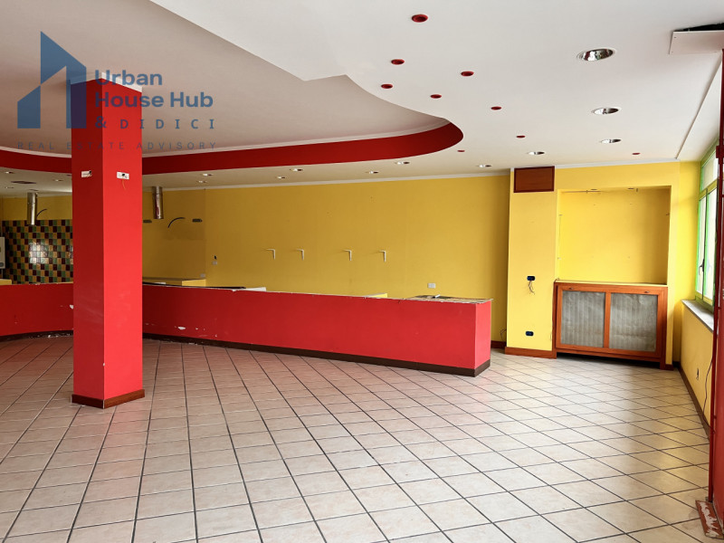 Immagine 6 di Negozio in affitto  in Viale Colli 23 a Rivoli