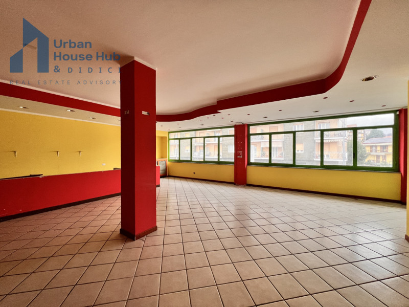 Immagine 8 di Negozio in affitto  in Viale Colli 23 a Rivoli