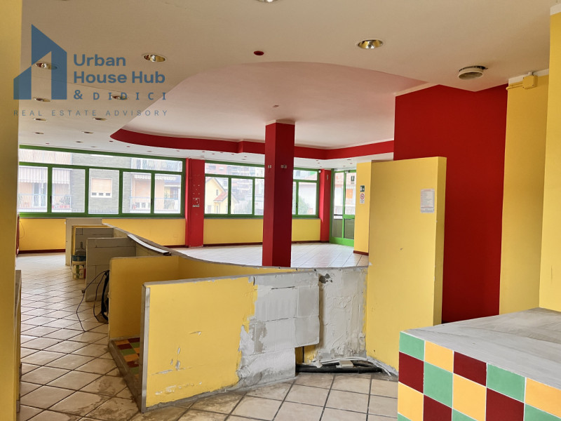 Immagine 15 di Negozio in affitto  in Viale Colli 23 a Rivoli