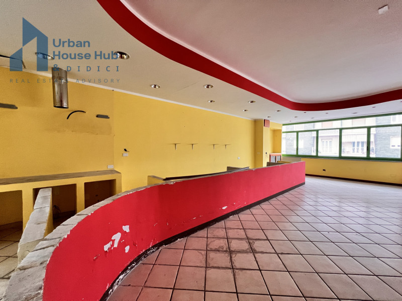 Immagine 16 di Negozio in affitto  in Viale Colli 23 a Rivoli