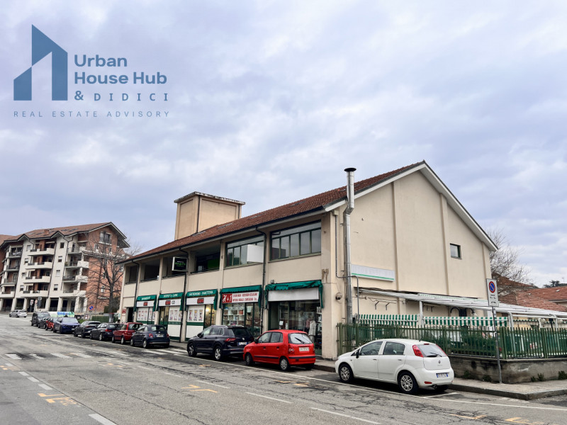 Immagine 23 di Negozio in affitto  in Viale Colli 23 a Rivoli