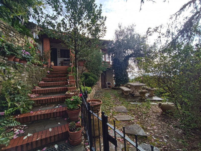 Immagine 2 di Villa in vendita  in Vallebona a Vallebona