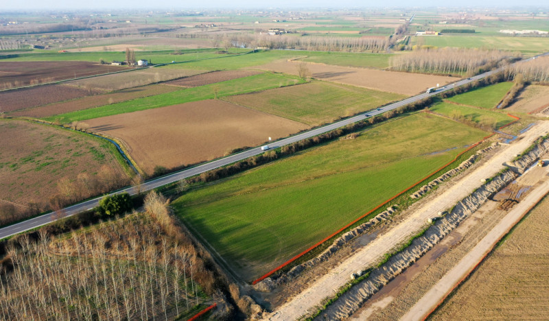 Immagine 1 di Terreno in vendita  in Strada Statale 10 Padana Inferiore a Bozzolo