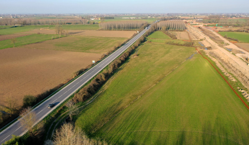 Immagine 3 di Terreno in vendita  in Strada Statale 10 Padana Inferiore a Bozzolo