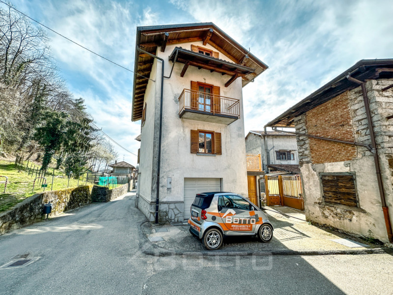 Immagine 2 di Casa indipendente in vendita  in Via Piede della Costa 43 a Varallo