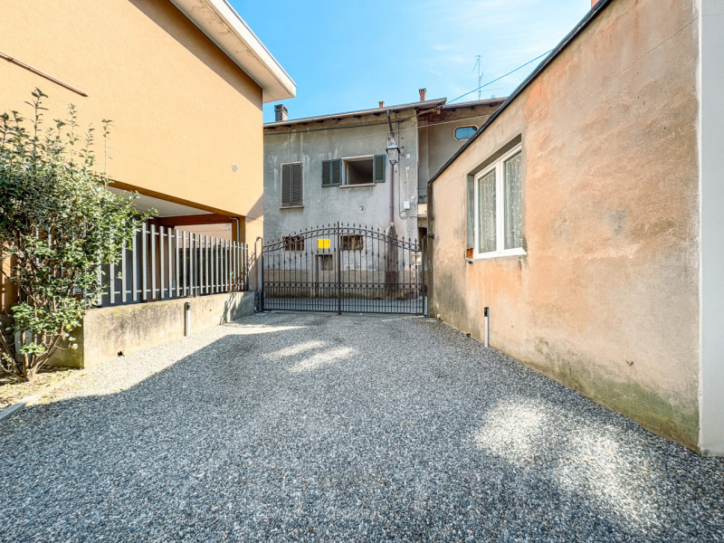 Immagine 30 di Villetta a schiera in vendita  in via Torino 6 a Briga Novarese