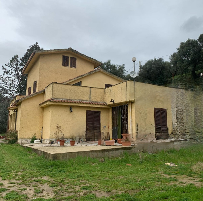 Immagine 1 di Villa in vendita  in Strada di Barbarossa a Palombara Sabina