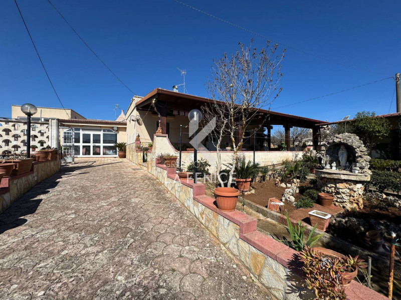 Immagine 5 di Rustico / casale in vendita  in SP62 a Martina Franca