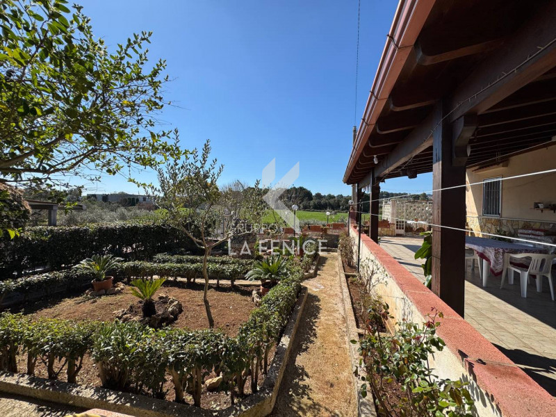 Immagine 27 di Rustico / casale in vendita  in SP62 a Martina Franca