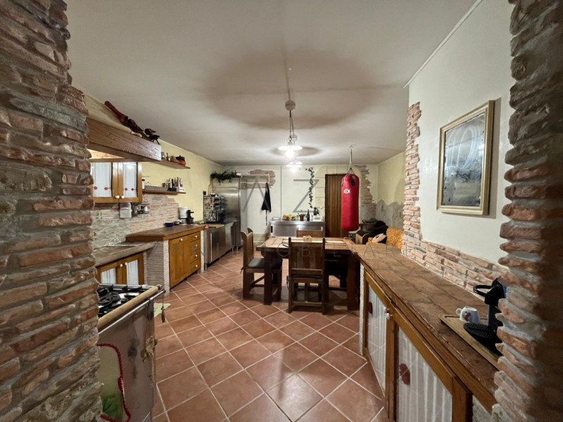 Immagine 17 di Villetta a schiera in vendita  in Via Giacomo Puccini a Asolo