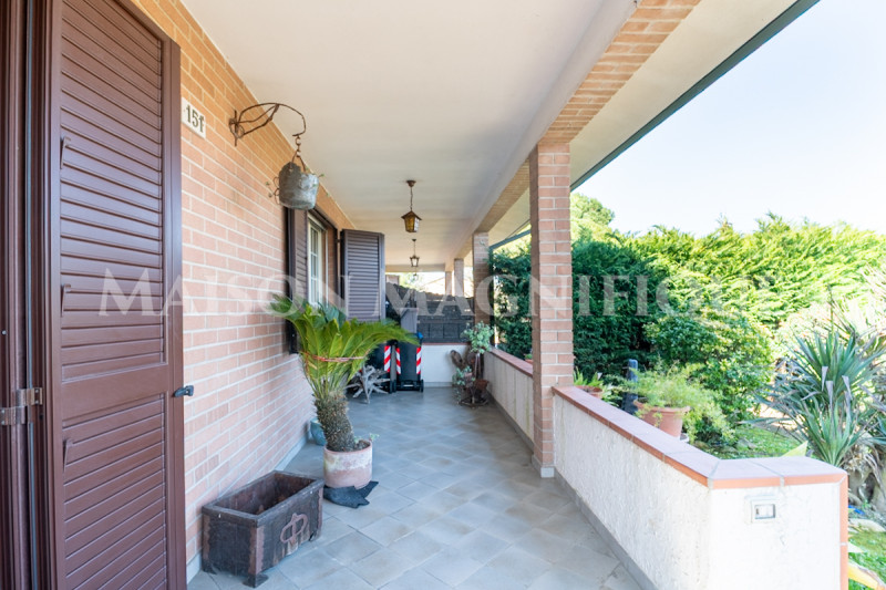 Immagine 2 di Villa in vendita  in Via Argine Volano a Ferrara