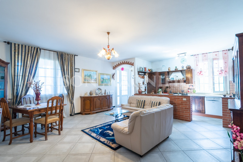 Immagine 3 di Villa in vendita  in Via Argine Volano a Ferrara