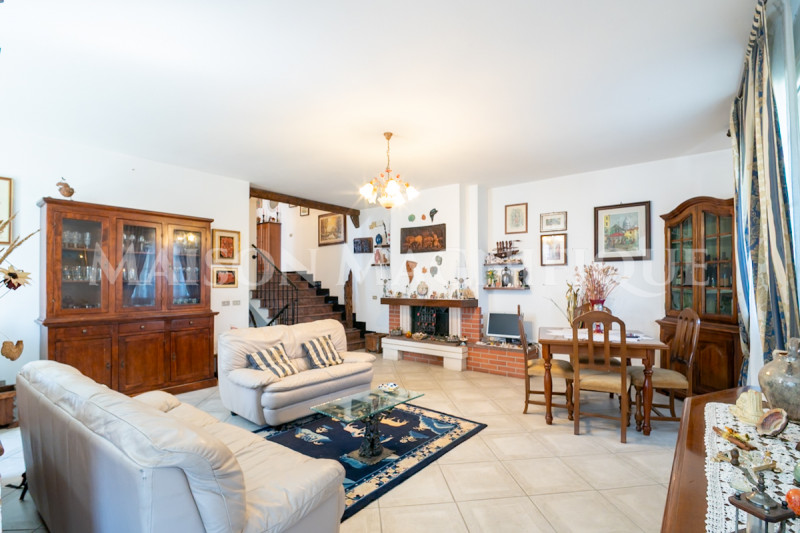 Immagine 5 di Villa in vendita  in Via Argine Volano a Ferrara