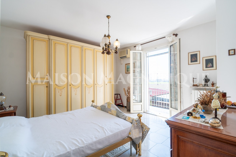 Immagine 12 di Villa in vendita  in Via Argine Volano a Ferrara