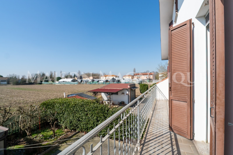 Immagine 30 di Villa in vendita  in Via Argine Volano a Ferrara