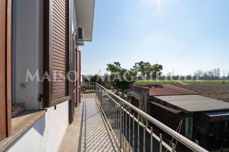 Immagine 31 di Villa in vendita  in Via Argine Volano a Ferrara