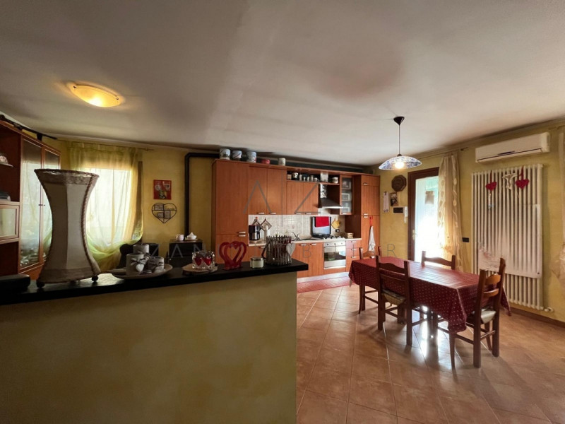 Immagine 3 di Villetta a schiera in vendita  in Via Antonio Vivaldi a Asolo