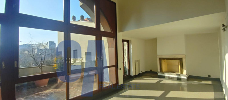 Immagine 2 di Ufficio in vendita  in VIA DONIZETTI GAETANO a Monza