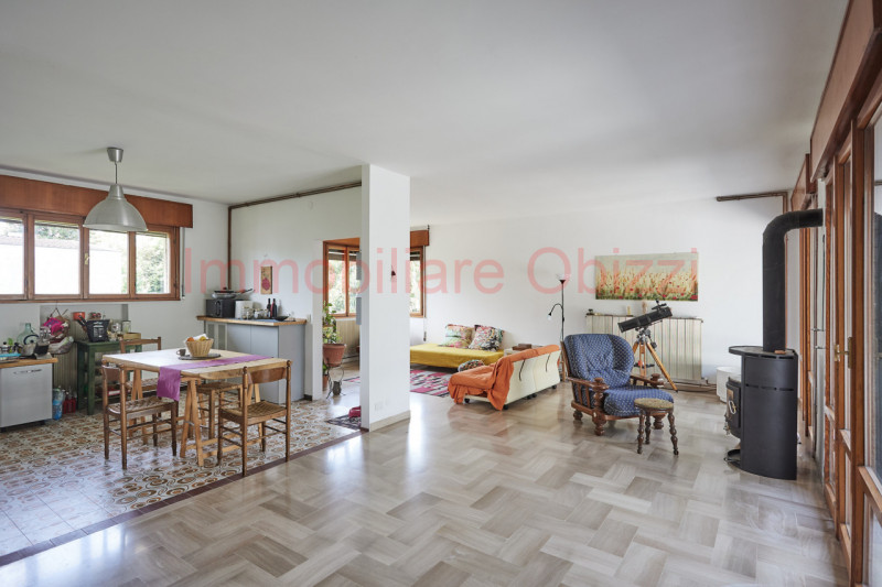 Immagine 2 di Villa in vendita  in Via Firenze a Selvazzano Dentro