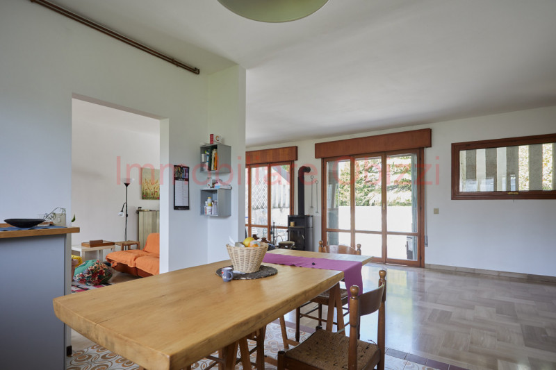Immagine 13 di Villa in vendita  in Via Firenze a Selvazzano Dentro
