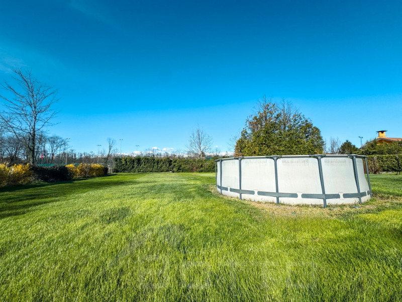 Immagine 2 di Casa bifamiliare in vendita  in via bescapè 26 a Borgomanero