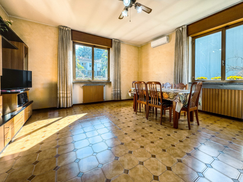 Immagine 6 di Casa bifamiliare in vendita  in via bescapè 26 a Borgomanero