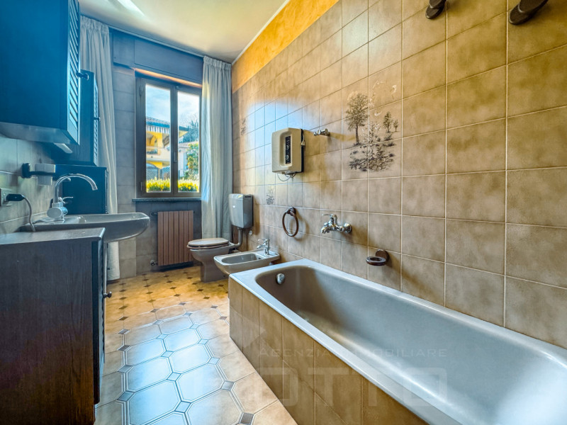 Immagine 19 di Casa bifamiliare in vendita  in via bescapè 26 a Borgomanero