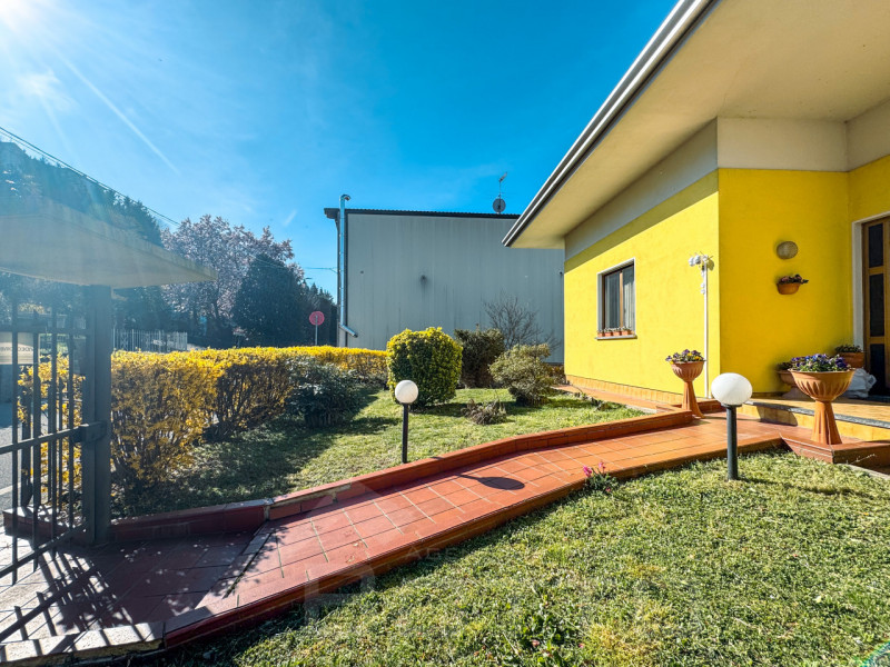 Immagine 37 di Casa bifamiliare in vendita  in via bescapè 26 a Borgomanero