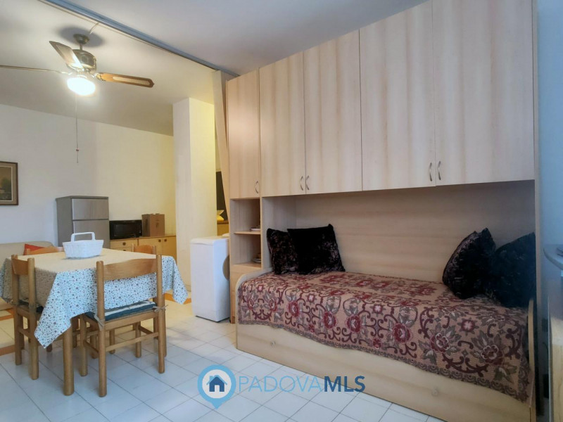 Immagine 13 di Appartamento in vendita  in via delle nazioni unite, 22 a Chioggia