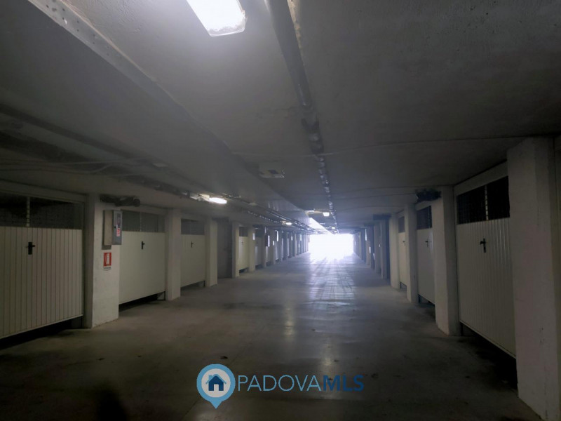 Immagine 18 di Appartamento in vendita  in via delle nazioni unite, 22 a Chioggia