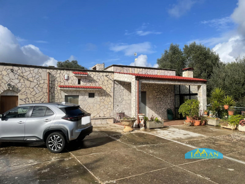 Immagine 1 di Villa in vendita  in Contrada Foggia Sant'Anna a Ceglie Messapico