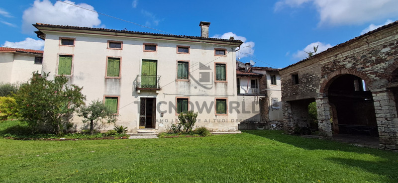 Immagine 1 di Rustico / casale in vendita  in via cazzola a San Vito Di Leguzzano