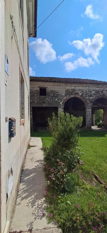 Immagine 3 di Rustico / casale in vendita  in via cazzola a San Vito Di Leguzzano
