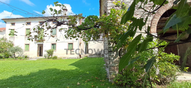 Immagine 5 di Rustico / casale in vendita  in via cazzola a San Vito Di Leguzzano