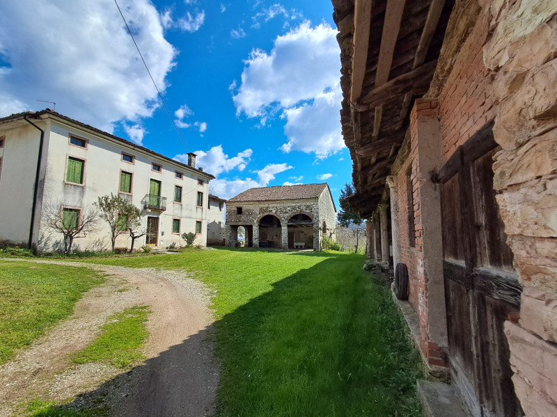 Immagine 11 di Rustico / casale in vendita  in via cazzola a San Vito Di Leguzzano