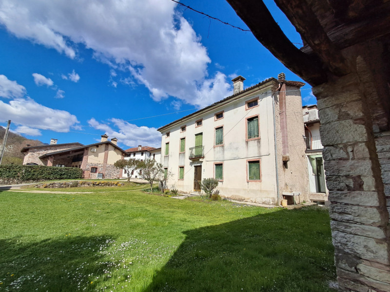 Immagine 14 di Rustico / casale in vendita  in via cazzola a San Vito Di Leguzzano