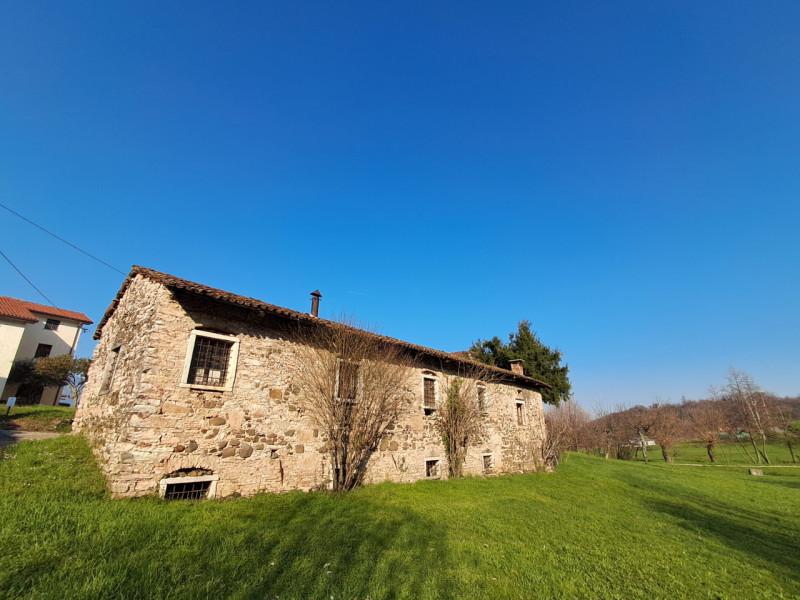 Immagine 15 di Rustico / casale in vendita  in via cazzola a San Vito Di Leguzzano