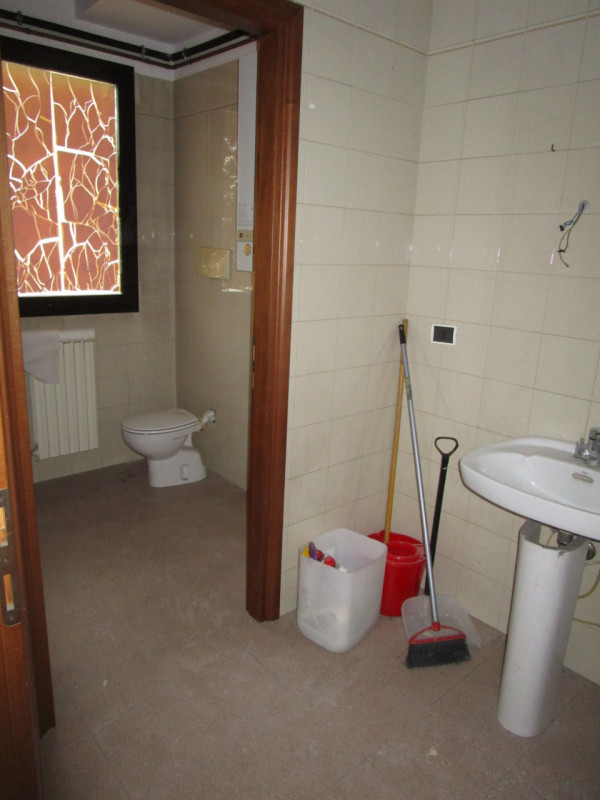 Immagine 3 di Negozio in affitto  a Vigonza